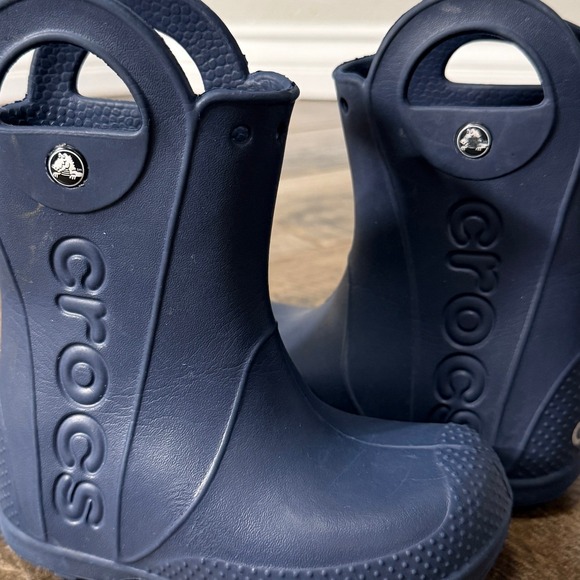 Crocs Kids' Handle It Rain Boot, Navy, 6 - Picture 10 of 11